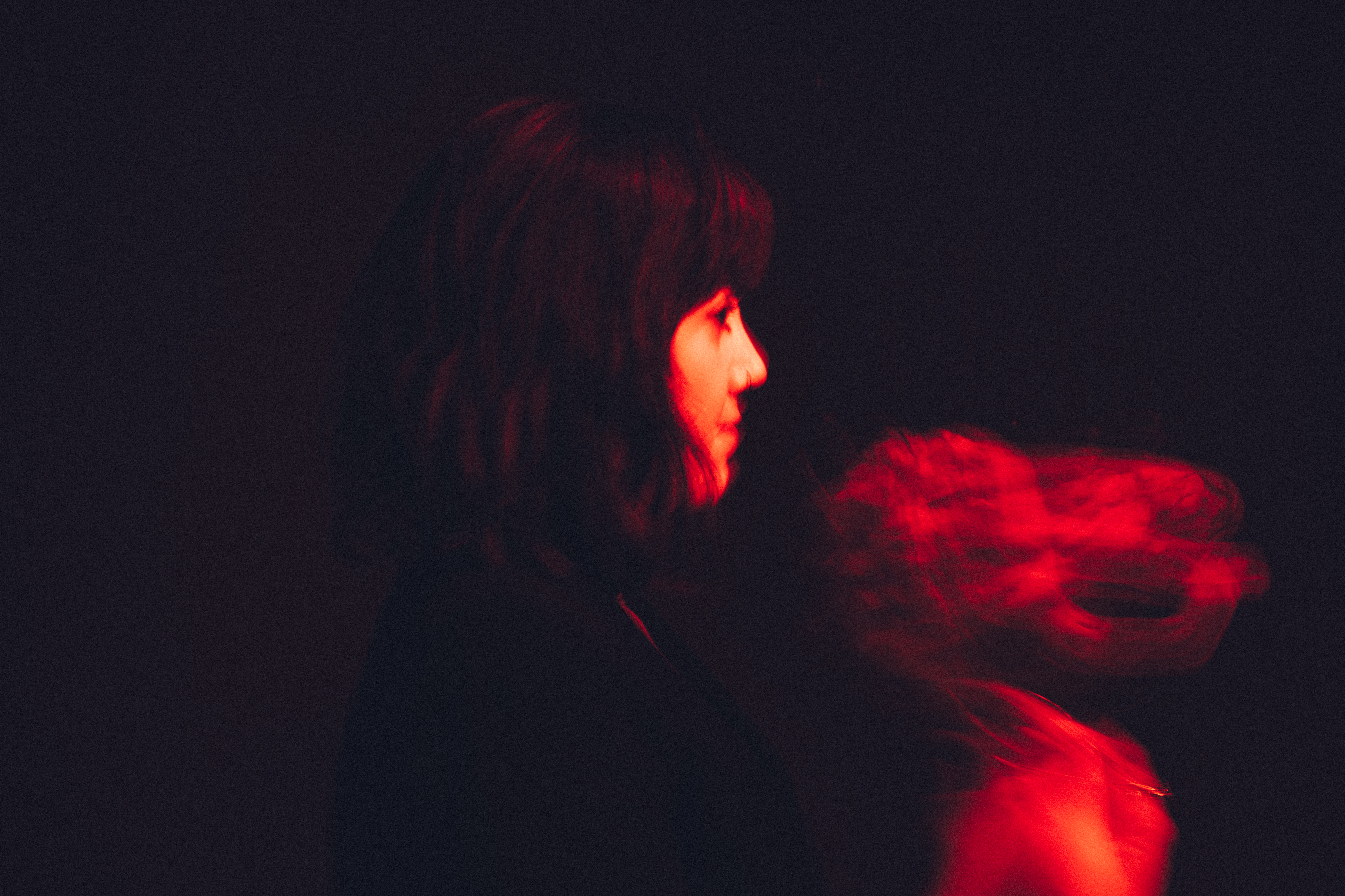 Lady in Red — perfil con blur