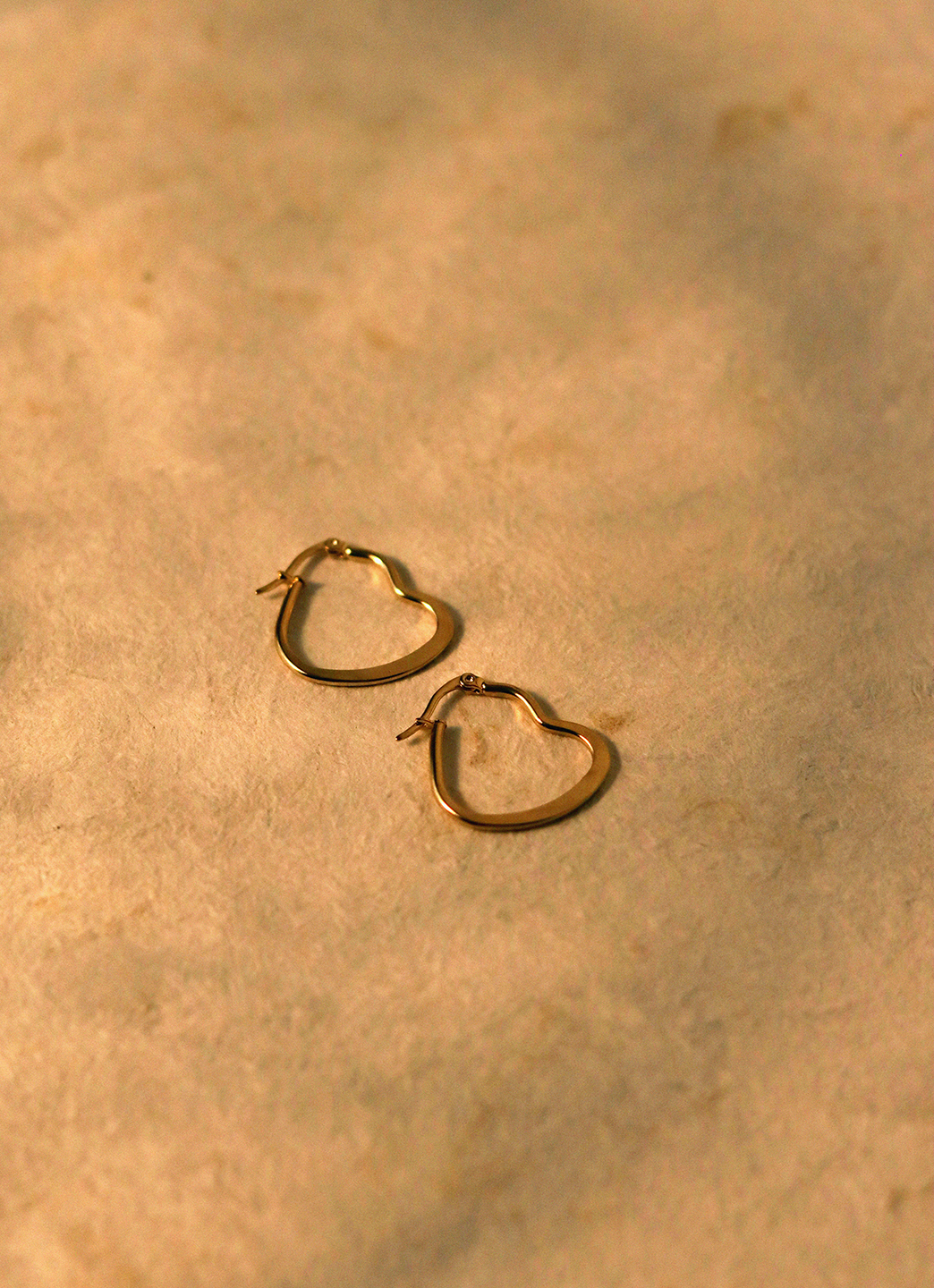 Liberty — aretes corazón dorado