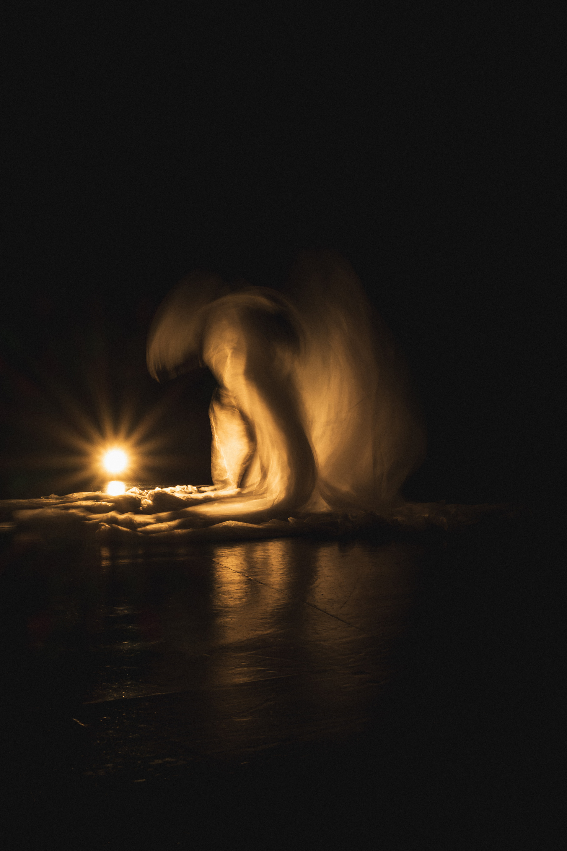 Ruinas — movimiento en luz cálida
